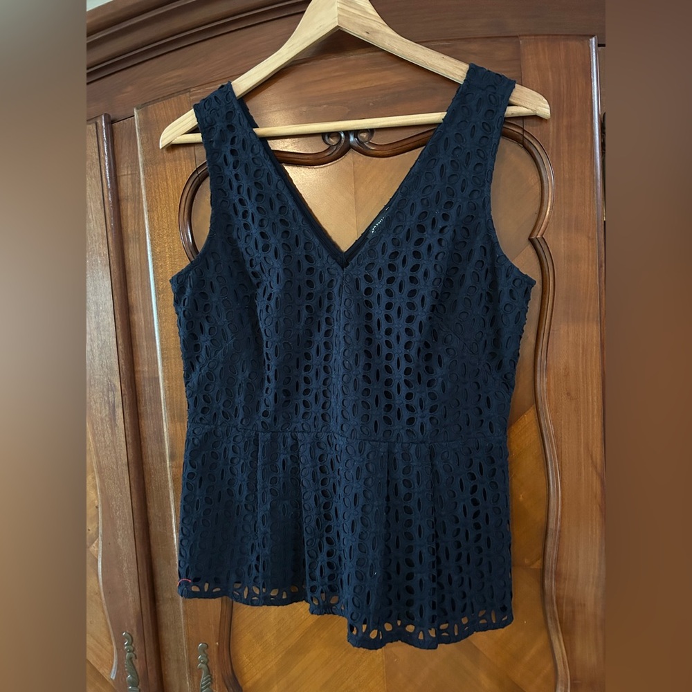 Ann Taylor NavySleeveless  Lace Peplum V Neck Top Size 2 #687